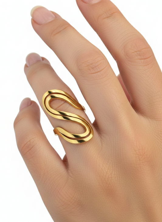 Gold Fluid Curve Ring