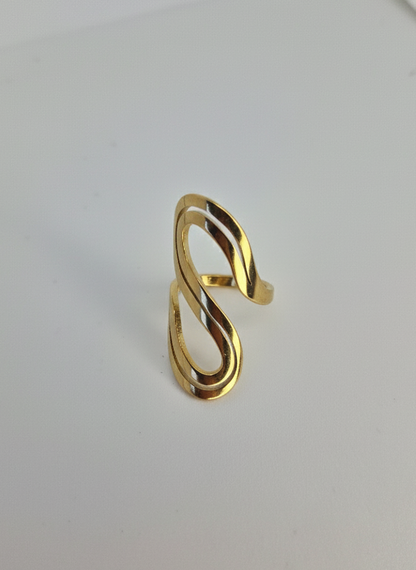 Gold Fluid Curve Ring