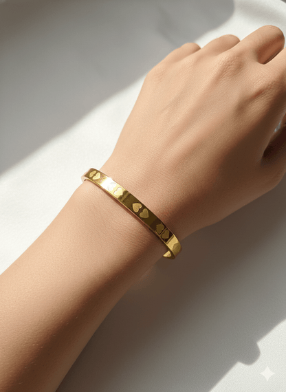 Heart-Engraved Bangle - ZIORF